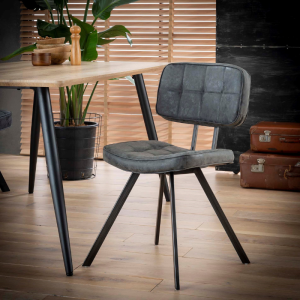 CHAISE CAPITONNÉE NOIRE