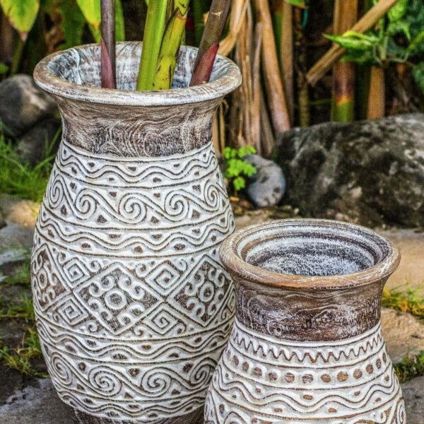 VASE EN BOIS FORME 'TULIPE'
